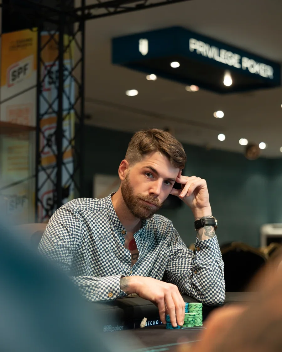Jon Casablancas, fundador de Criterio Local, como jugador profesional de póker